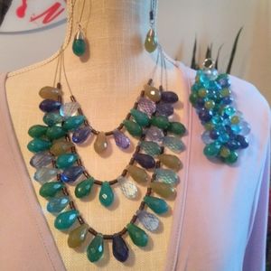 Multi-colored set of jewelry